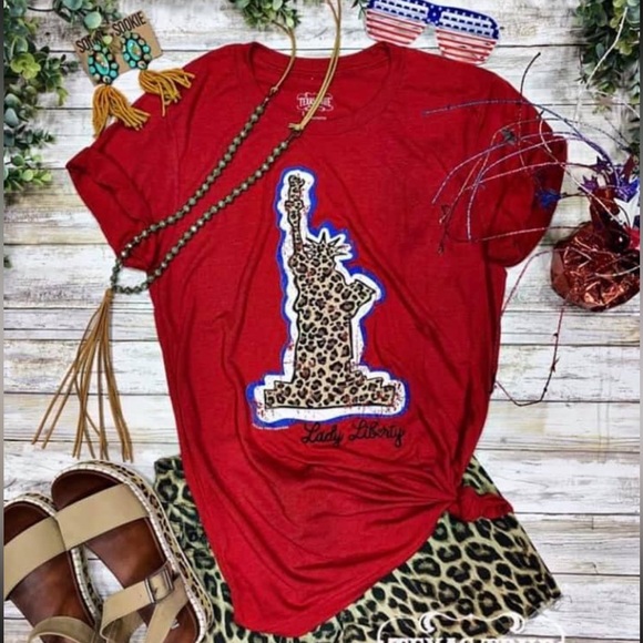 Texas True Threads Size XL Leopard Lady of Liberty Red V-neck T-shirt - Picture 1 of 8
